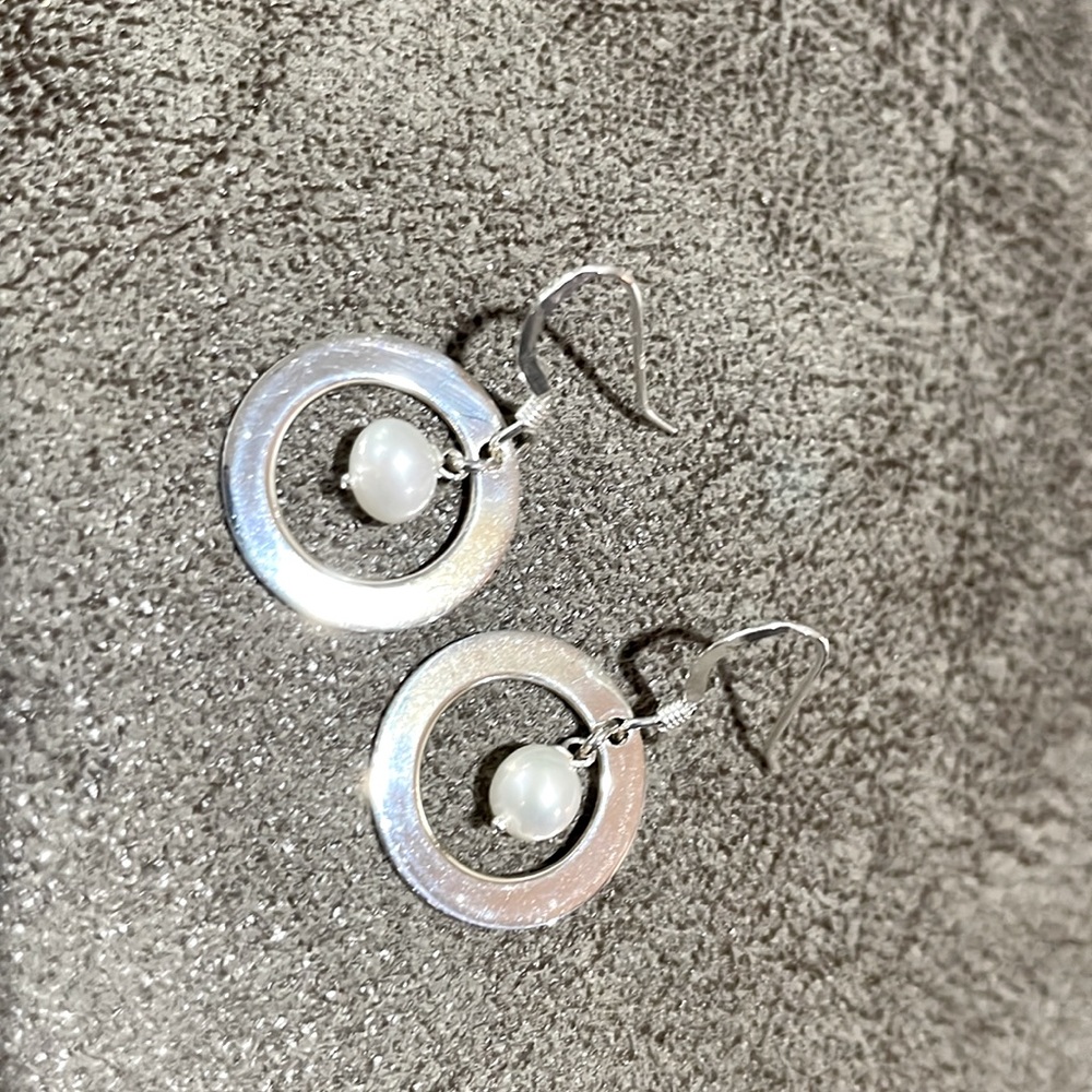 Woman’s Sterling silver freshwater pearl earrings